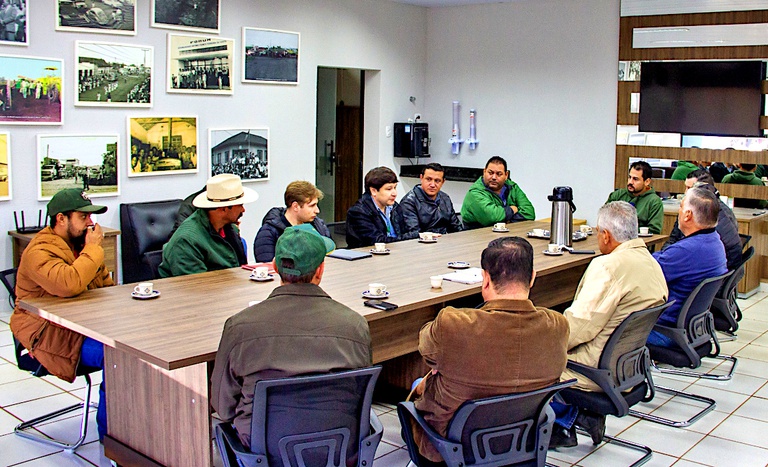 PR_reunião prefeitura Faxinal_intalação PA Maila Sabrina_maio2026.jpg