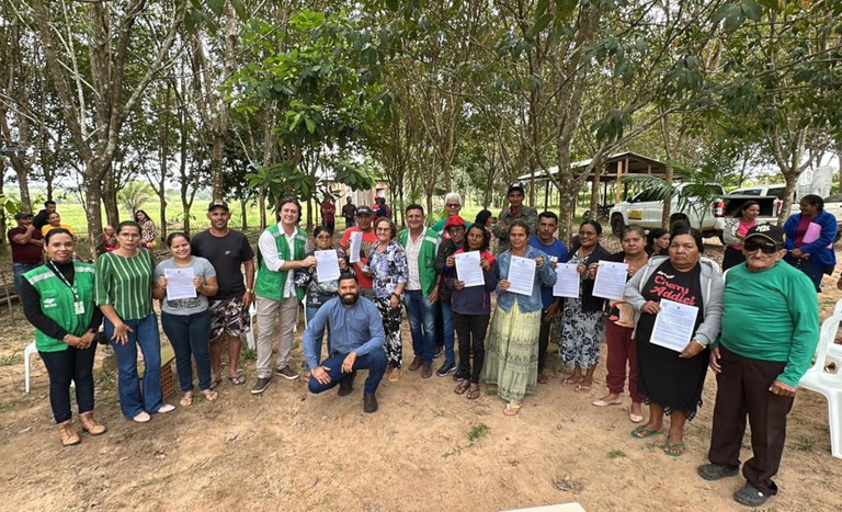 Assinatura de contratos do Crédito Instalação no PA Nova Promissão (AC)