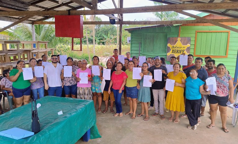 Assinatura de contratos do Crédito Instalação no PDS Cachoeira em Iranduba (AM)