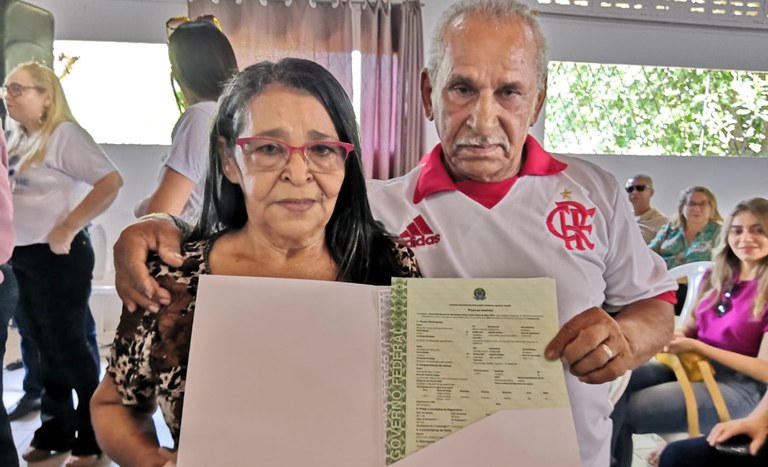 Primeiros moradores da gleba Santa Teresa recebem títulos no Piauí