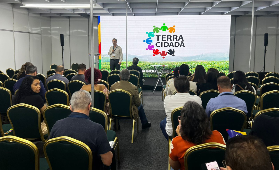 Programa Terra Cidadã é apresentado na Caravana Federativa em Foz do Iguaçu (PR)