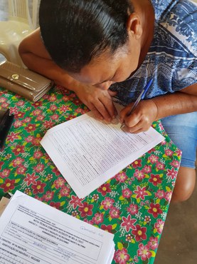 Cadastro de família no quilombo Gameleira, em Januária (MG).