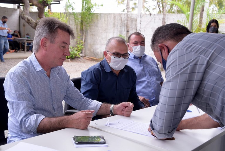 Contrato assinado na sede do Incra em Roraima