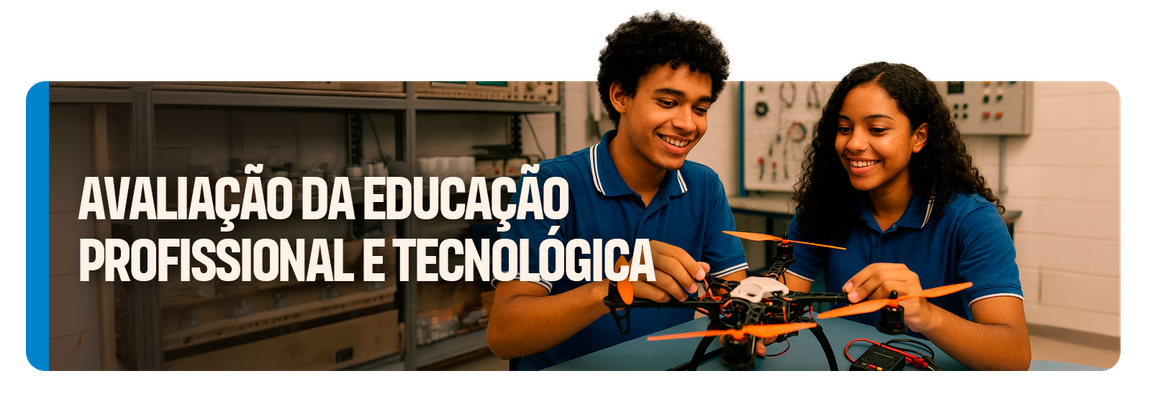 Dois jovens manuseando um drone | Avaliação da Educação Profissional