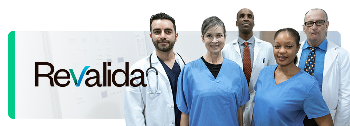 Banner de abertura da página do Revalida, Existem 5 médicos sendo três homens de jaleco branco e 2 mulheres com roupa de médico azul