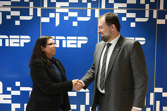Presidente do Inep, Danilo Dupas, recebe a nova diretora de Estudos Educacionais do instituto. Foto: Luís Fortes/MEC