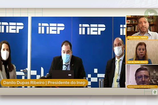 Presidente do Inep, Danilo Dupas (ao centro); diretor de Avaliação da Educação Superior, Álvaro Parisi (à dir.); e a coordenadora-geral de Avaliação dos Cursos de Graduação e Instituições de Ensino Superior, Helena Albuquerque (à esq.), detalham as metas da Avaliação in loco para 2022. Crédito: Reprodução