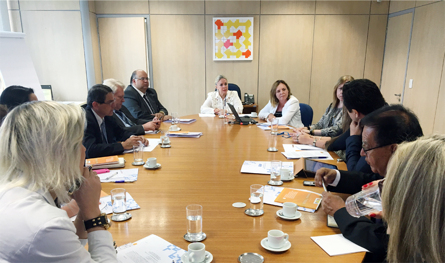 Reitores bolivianos conhecem detalhes da revalidação de diplomas médicos