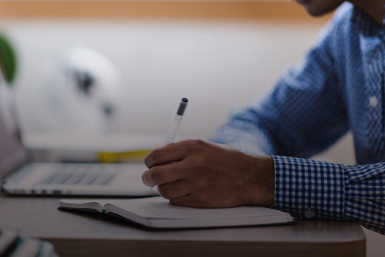 De forma inédita e reforçando o compromisso do Inep com os projetos de acessibilidade, foram produzidas cartilhas específicas para a avaliação das redações dos participantes surdos ou com deficiência auditiva, e dos participantes com dislexia.Crédito: Pixabay