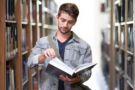 Censo da Educação Superior mostra ainda que, em 2019, pela primeira vez na história, o número de ingressantes em cursos EaD ultrapassou a quantidade de estudantes que iniciaram a graduação presencial, na rede privada. Crédito: Freepik