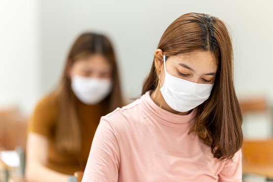 No primeiro dia da reaplicação do Enem 2020, os inscritos farão as provas de linguagens, códigos e suas tecnologias, assim como de ciências humanas e suas tecnologias, além da redação. Crédito: Freepik