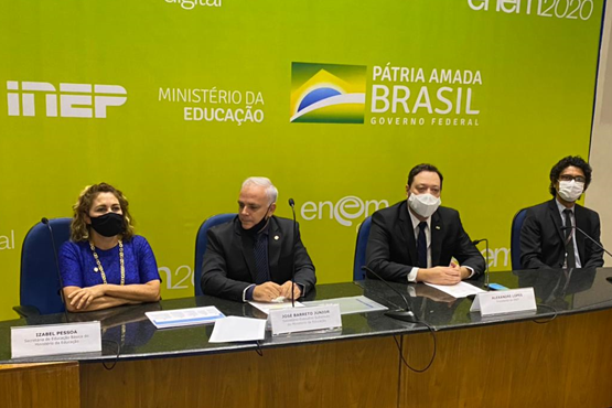 Izabel Lima Pessoa, secretária de Educação Básica do MEC; José de Castro Barreto Junior, secretário executivo substituto do MEC; Alexandre Lopes, presidente do Inep; e Carlos Eduardo Moreno Sampaio, diretor de Estatísticas Educacionais do Inep. Crédito: Ana Carla Sodré