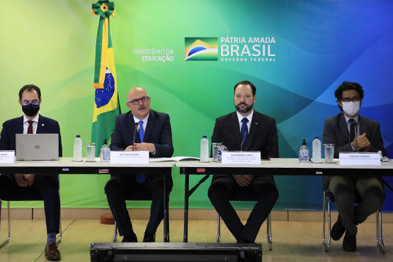 Wagner Vilas Boas, secretário da Sesu/MEC; Milton Ribeiro, ministro da educação; Alexandre Lopes, presidente do Inep; e Carlos Eduardo Moreno, diretor da Deed/Inep em coletiva de imprensa para apresentação dos resultados do Censo da Educação Superior 2019