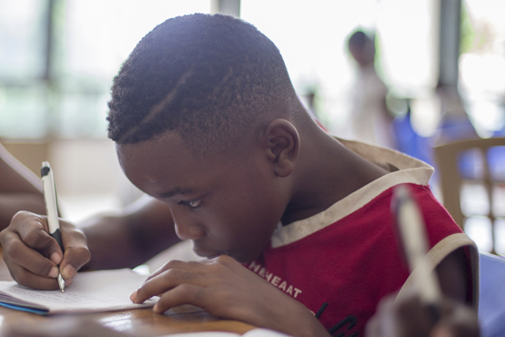 Durante o webinário, foram apresentados os resultados do 2º ano do ensino fundamental em língua portuguesa e matemática, assim como do 9º ano em ciências humanas e da natureza. Crédito: Unsplash