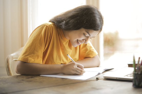 Inscritos na versão impressa do Exame Nacional do Ensino Médio (Enem) 2020 já podem conferir os horários e os locais de prova. Crédito: Pexels