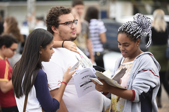 Cadastramento é obrigatório e a foto deve atender a algumas regras, como ser atual, nítida, individual, colorida e com fundo branco. Crédito: Luis Fortes/MEC