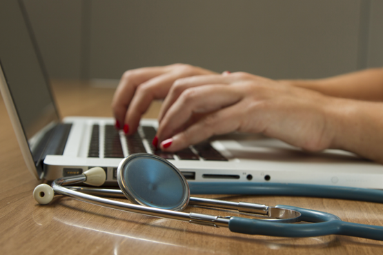 Revalida reconhece diplomas de médicos que se formaram no exterior e querem atuar no Brasil