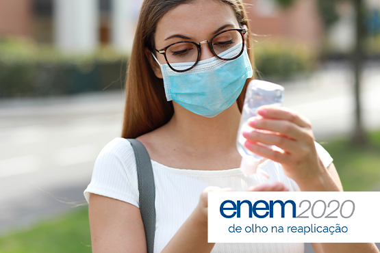 Participante deve higienizar as mãos antes de acessar o local de prova, além de usar máscara constantemente. Créditos: Freepik