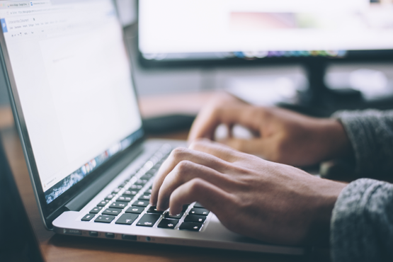 Objetivo dos cursos é preparar os atuais e os futuros profissionais da educação básica para usar ferramentas on-line. Crédito: Unsplash