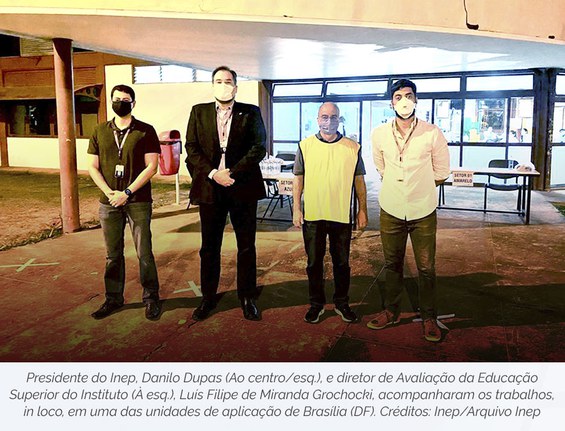 Presidente do Inep, Danilo Dupas (Ao centro/esq.), e diretor de Avaliação da Educação Superior do Instituto (À esq.), Luís Filipe de Miranda Grochocki, acompanharam os trabalhos, in loco, em uma das unidades de aplicação de Brasília (DF). Créditos: Inep/Arquivo Inep