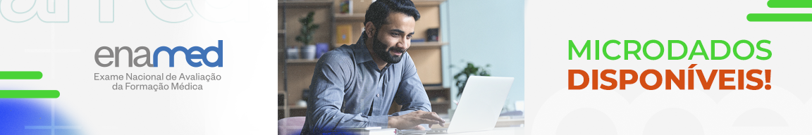 Enamed - Homem conferindo informações em seu noteobok. Microdados disponíveis!