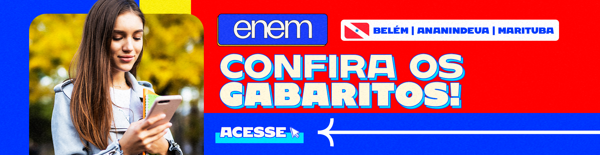 Jovem conferindo o celular - Confira os gabaritos do Enem Belém, Ananindeua e Marituba