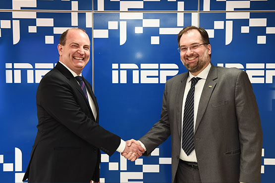 Presidente do Inep, Danilo Dupas, recebe o novo chefe de Gabinete, Alvaro Parisi. Foto: Luís Fortes/MEC