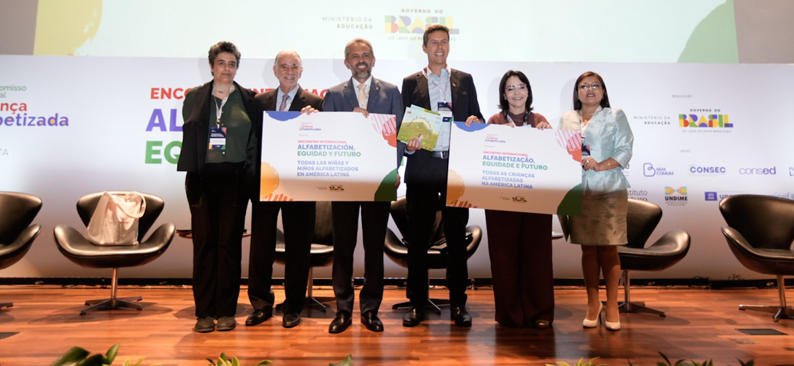 Encontro internacional debate compromisso com a alfabetização