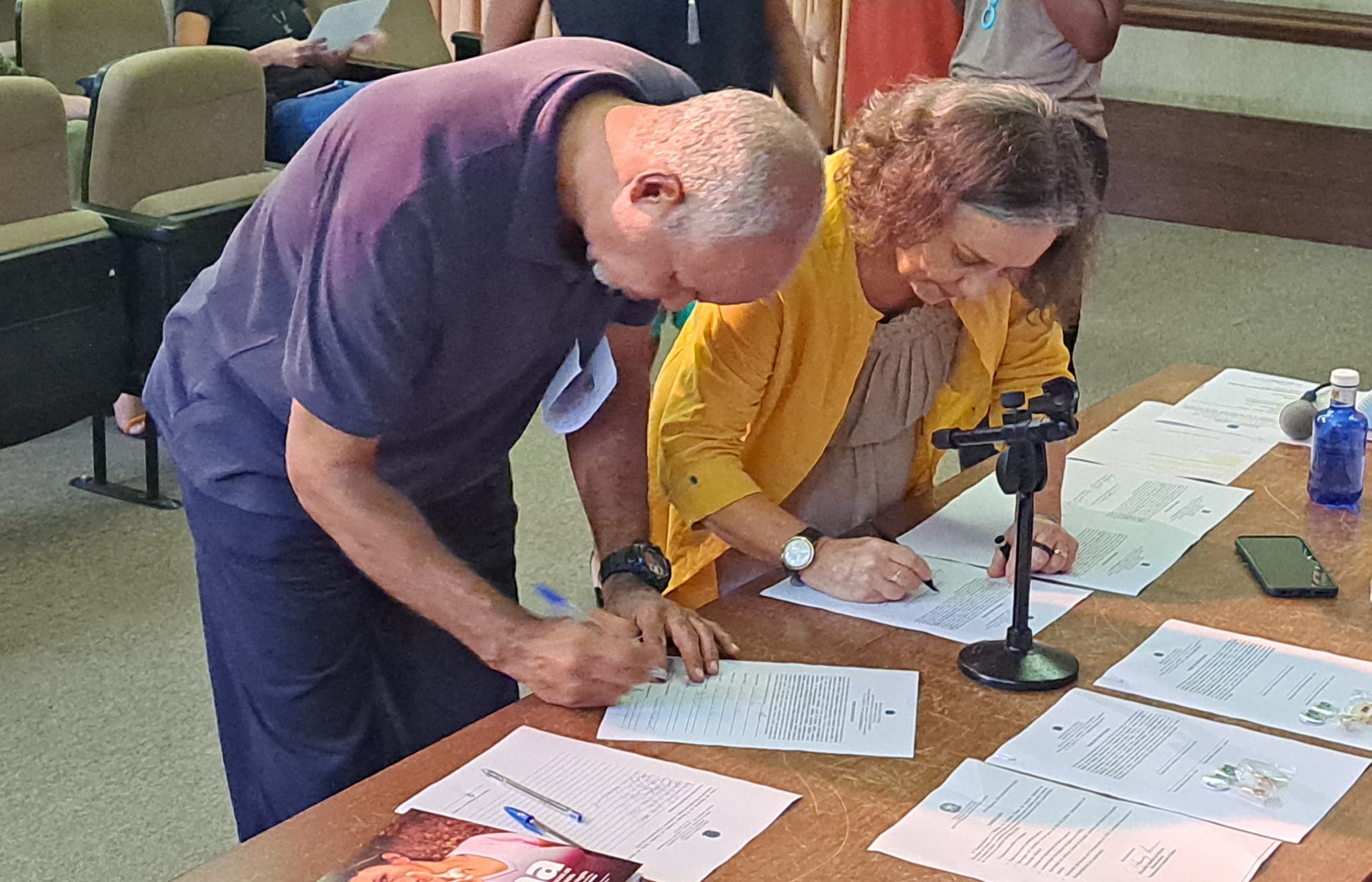 Novos membros assinam termo de posse