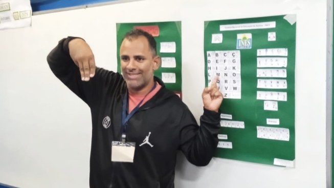 Alunos do curso de instrutor de Libras foram ao Ciep