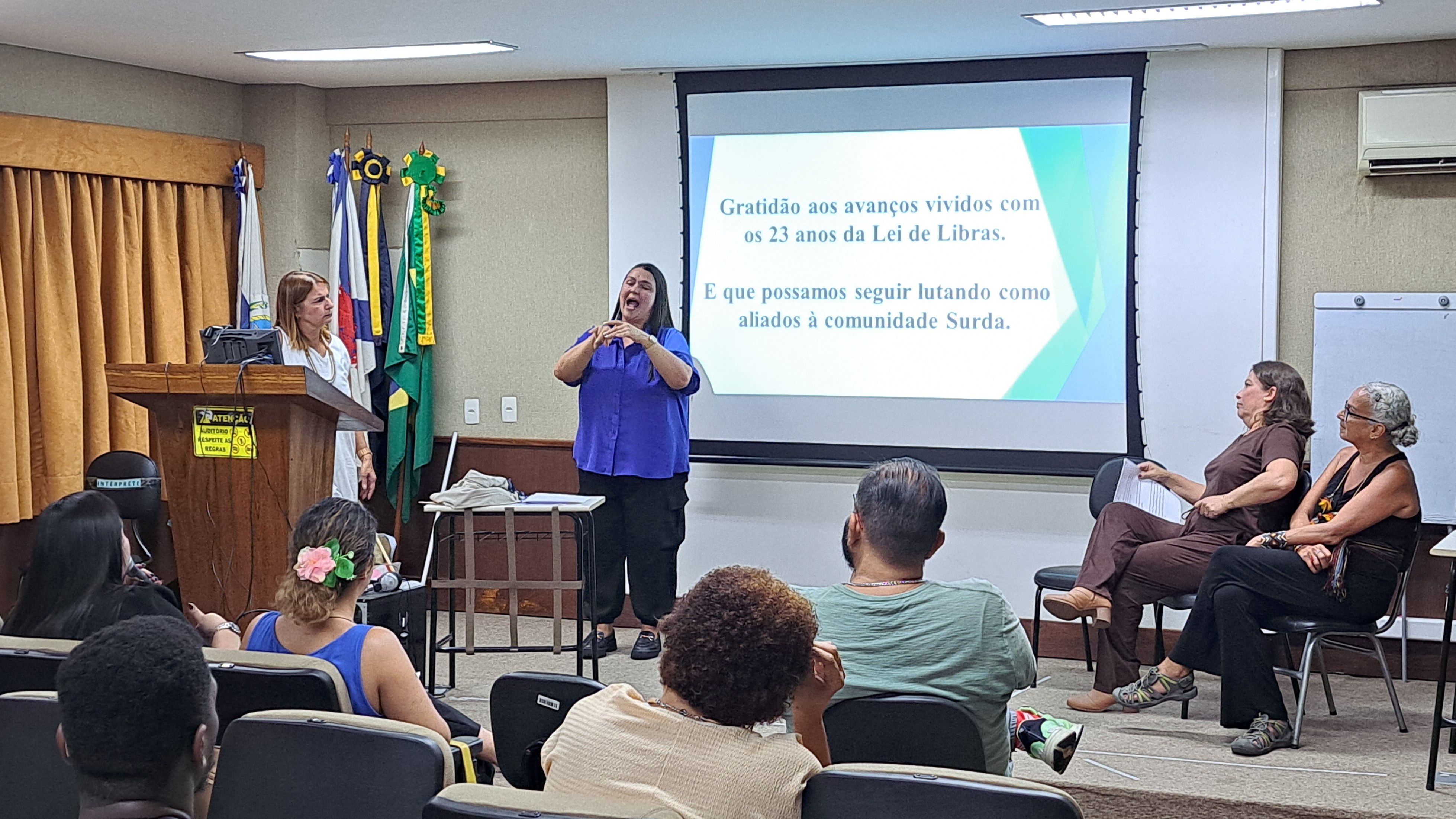 Intérpretes também  debateram e participaram de vídeo exibido
