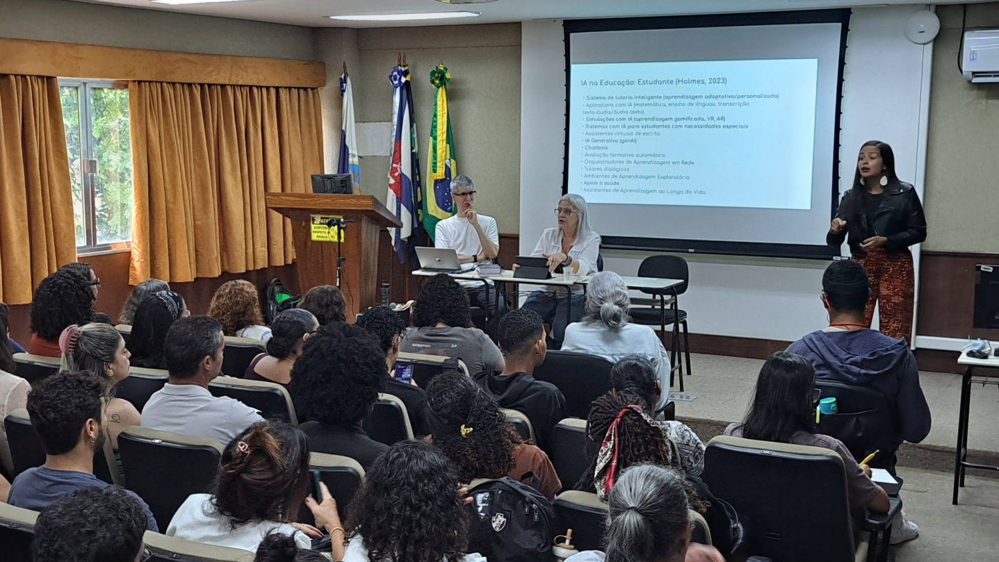 Alunos puderam assistir à aula em diferentes momentos e formatos