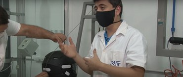 Confira como são feitos testes com capacetes