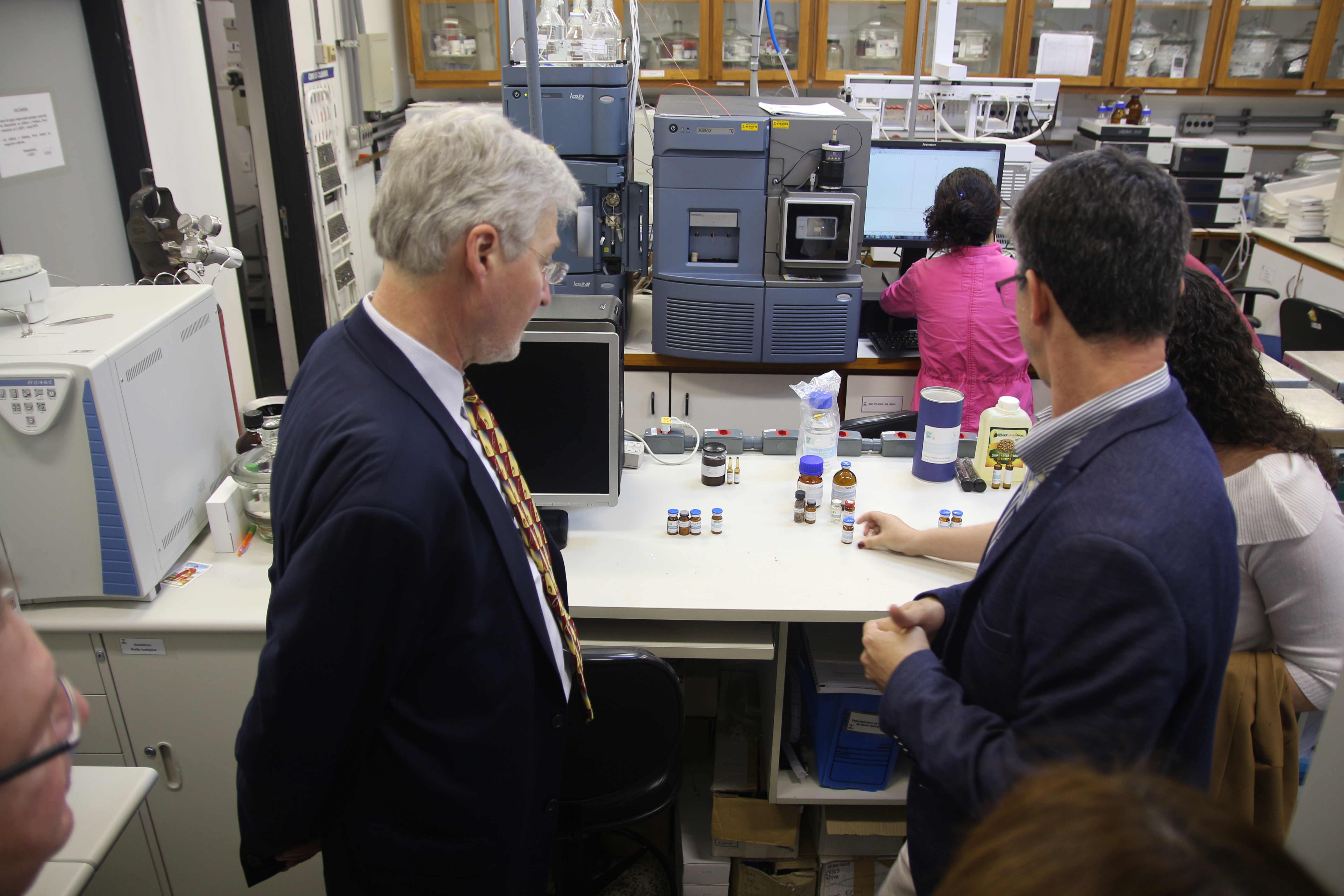 Walter Copan em laboratório no campus do INmetro