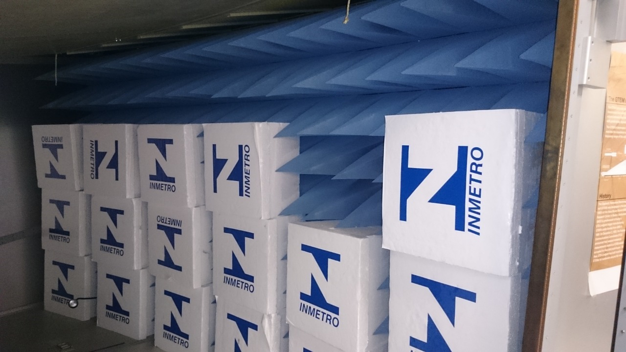 Caixas com logomarca do Inmetro