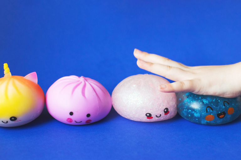 Aquecer, cortar ou perfurar o brinquedo pode provocar acidentes; consumidores devem observar a procedência, a faixa etária e as informações de segurança