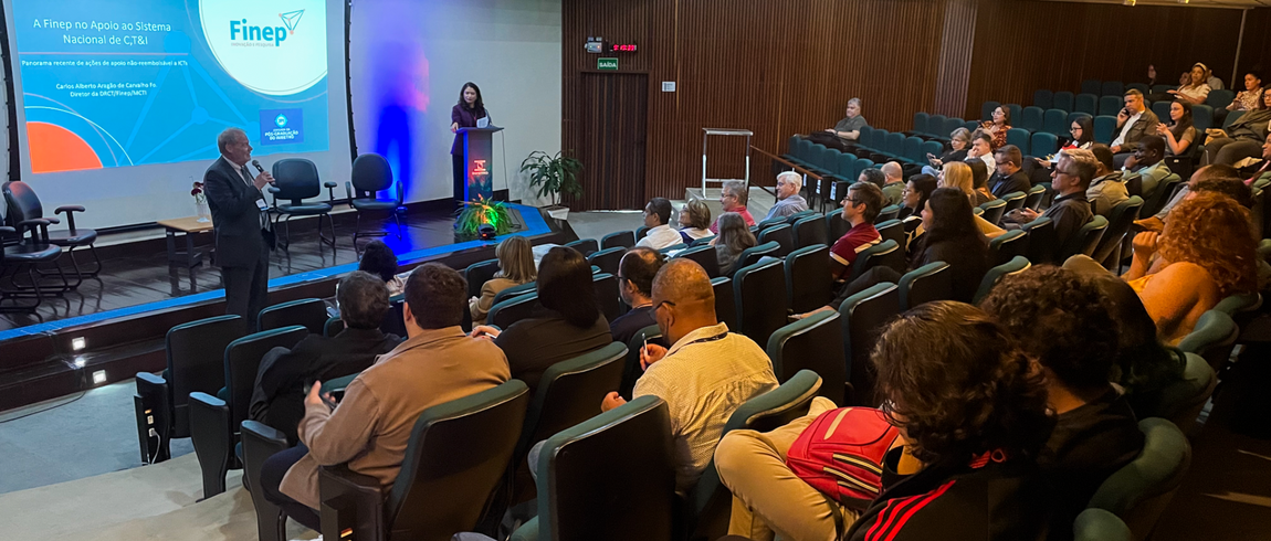 Encontro ocorreu entre os dias 10 e 11 de novembro, em Xerém, com apresentações de pesquisas, palestras técnicas e participação de egressos