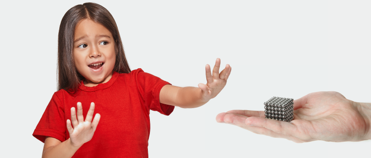 Inmetro alerta: vendidos como brinquedos, neocubes são um perigo às crianças — INMETRO