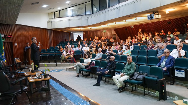 O diretor de Metrologia Científica, Industrial e Tecnologia do Inmetro, Luiz Fernando Rust da Costa Carmo, durante o evento que celebrou o Dia Mundial da Metrologia.
