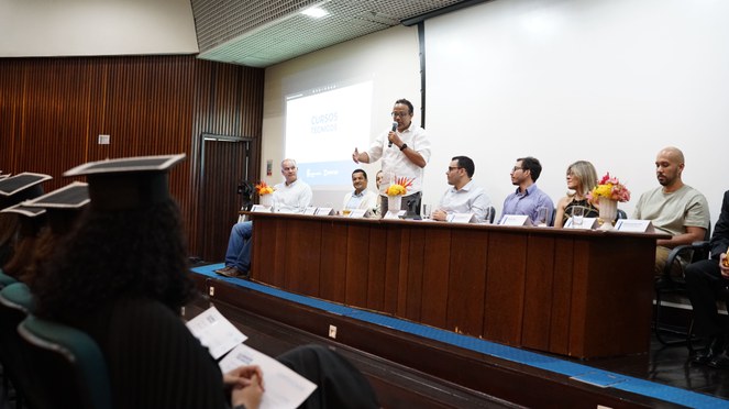 Charles Prado destacou a importância de aliar conhecimento técnico e desenvolvimento humano.