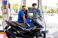 Inmetro lança campanha Mês do Consumidor com dicas de segurança no abastecimento e pesagem de produtos