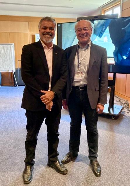 O diretor de Metrologia Científica, Industrial e Tecnologia do Inmetro, Luiz Fernando Rust e Joachim Ullrich, presidente do Forum e ex-presidente PTB/Alemanha