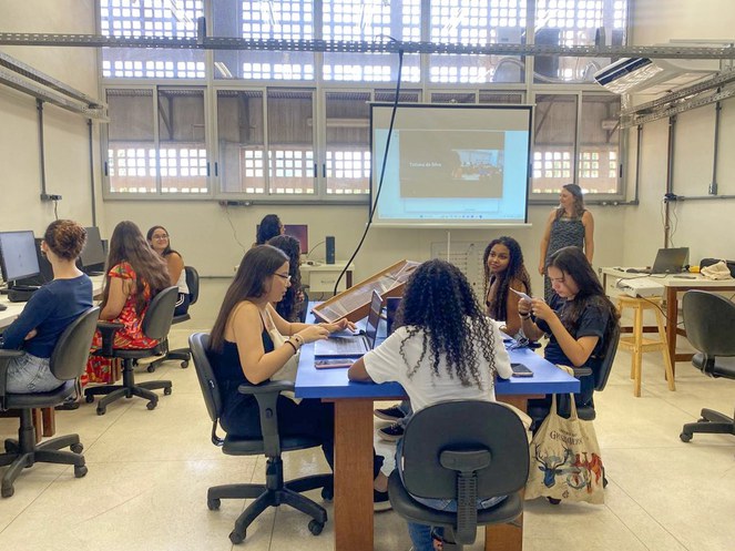 Sete alunas dos cursos técnicos do Instituto participaram do Programa Masterclass do LHCb, na UFRJ