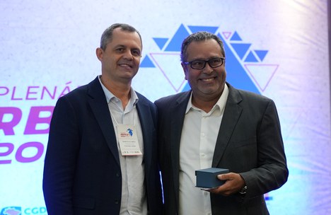 Daniel Esteves Santana foi representado por Paulo Brito na entrega do prêmio.