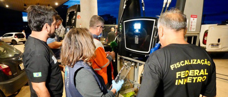 Operação do Inmetro e da ANP detecta 214 irregularidades em postos de combustíveis