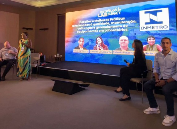 Os pesquisadores do Inmetro Roberto Flatshart, Vanderléa de Souza, Janaína Cavalcante e Celso Sant'Anna debateram os desafios e soluções práticas para a melhoria contínua dos laboratórios metrológicos no país