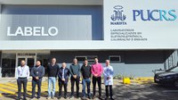 Visita técnica ao Labelo reforça cooperação entre Inmetro e PUCRS