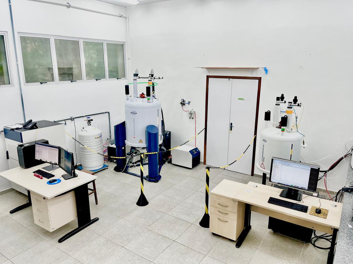 LAB-RMN_600 E 300 ComEstacoes-SUPERIOR-A.jpeg