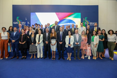 Lançamento do Centro Franco-brasileiro para a biodiversidade amazônica (82) Antonio Pereira Capes.jpg