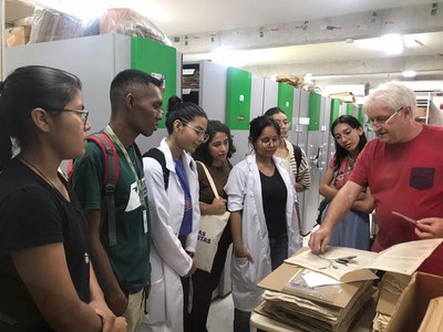 visita hebario futuras cientistas.jpeg